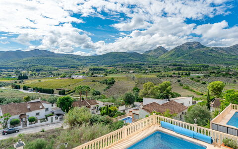 Vista Xalo: Ciel, Montagnes Relief, Montagne, Colline, Chaîne De Montagnes, Crête, Montagnes, Vallée, Établissements Humains, Station De Montagne