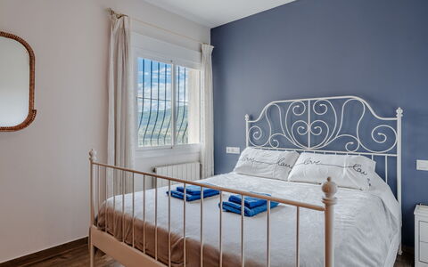 Vista Xalo: Lit, Chambre, Meubles, Design Intérieur, Literie, Sol, Sol, Drap De Lit, Linge, Pièce