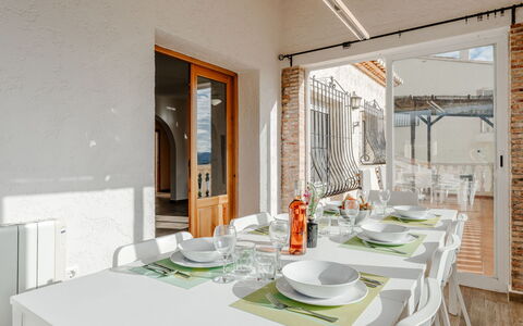 Vista Xalo: Meubles, Design Intérieur, Chaise, Plafond, Table Cuisine Et Salle A Manger, Pièce, Salle À Manger, Tache De Bois, Plante D'Appartement, Restaurant