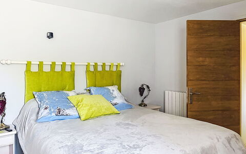 La Cabrette: Lit, Meubles, Literie, Chambre, Drap De Lit, Design Intérieur, Linge, Bois, Textile, Sol
