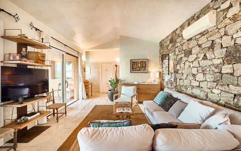 Villa Ananda 8: Meubles, Canapé, Mur, Design Intérieur, Bois, Sol, Salon, Plafond, Domicile, Sol