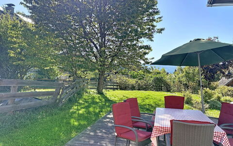 Ferienhaus Huber: Arbuste, Meubles, Jardin, Lot Terre, Couverture De Sol, Pelouse, Chaise, Mobilier De Jardin, Printemps