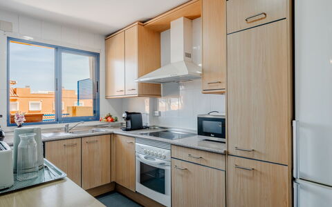 Puerta del Tenis: Cuisine, Comptoir, Appareil De Cuisine, Principaux Appliance, Cabinetry, Evier, Cuisinière, Design Intérieur, Appartement, Le Fourneau