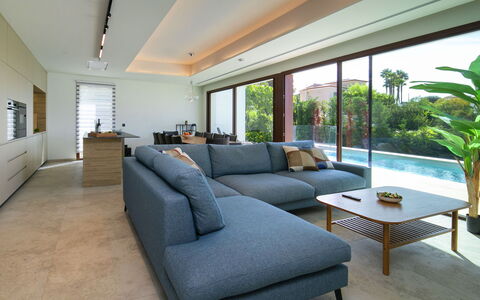 Abnorma: Meubles, Canapé, Design Intérieur, Salon, Sol, Sol, Appartement, Table, Plafond