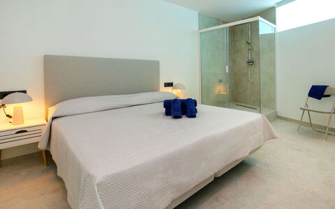 Abnorma: Meubles, Design Intérieur, Lit, Chambre, Sol, Sol, Bois, Plafond, Literie, Drap De Lit
