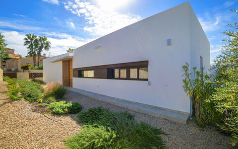 Abnorma: Architecture, Domicile, Composite, Biens, Aménagement Paysager, Béton, Ombre, Jardin, Allée