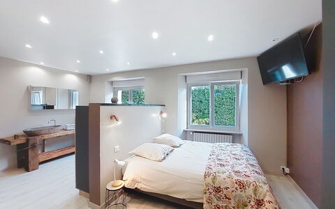 Au Coin des 3 Feux: Meubles, Design Intérieur, Sol, Sol, Lit, Mur, Pièce, Chambre, Plafond, Bois
