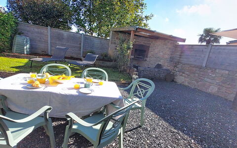 Au Coin des 3 Feux: Meubles, Chaise, Mobilier De Jardin, Table, Tableau De Plein Air, Table Cuisine Et Salle A Manger, Table Basse, Dalle, Ombre, Jardin