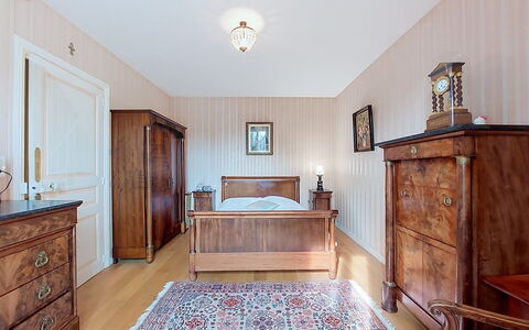 Saint Alexandre: Meubles, Design Intérieur, Sol, Mur, Sol, Chambre, Bois, Plafond, Lit, Tiroir