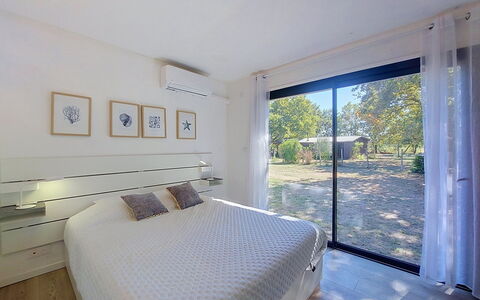 Tartoure: Lit, Chambre, Design Intérieur, Meubles, Sol, Literie, Sol, Drap De Lit, Plafond, Domicile