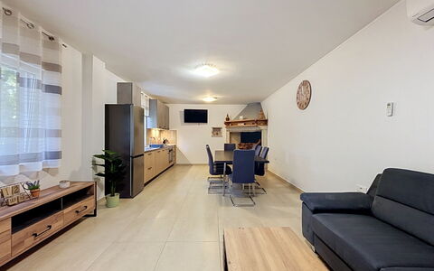 Martina: Meubles, Design Intérieur, Sol, Canapé, Sol, Bois, Plafond, Pièce, Salon, Parquet