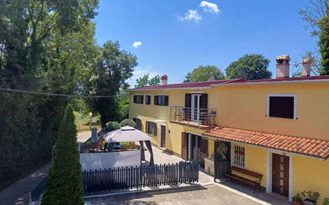Martina: Domicile, Biens, Ombre, Hacienda, Cour, Balcon, Allée, Clôture, Villa, Cour