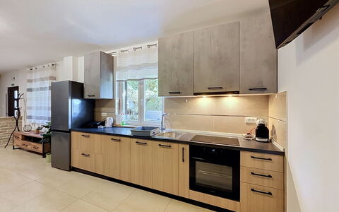 Martina: Cuisine, Appareil De Cuisine, Comptoir, Meubles, Principaux Appliance, Design Intérieur, Cabinetry, Sol, Bois, Sol