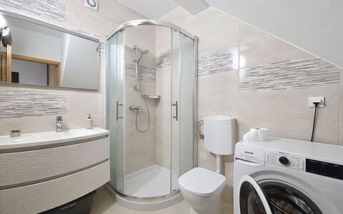 Martina: Luminaire Plomberie, Design Intérieur, Sol, Salle De Bains, Évier, Sol, Lavabo, Robinet, Armoire De Toilette, Plomberie
