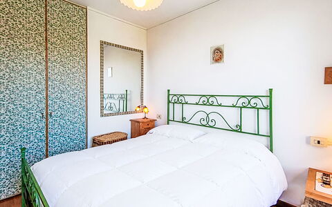 Casa Prais: Lit, Chambre, Design Intérieur, Literie, Drap De Lit, Sol, Sol, Meubles, Linge, Plafond
