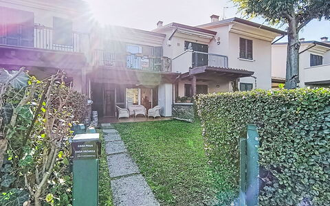 Casa Prais: Zone Résidentielle, Arbuste, Maison, Domicile, Jardin, Pelouse, Biens, Haie, Aménagement Paysager, Banlieue