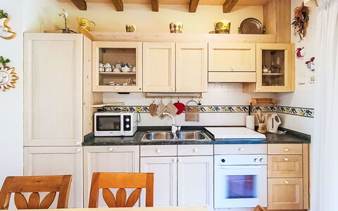 Casa Prais: Meubles, Cuisine, Design Intérieur, Appareil De Cuisine, Comptoir, Cabinetry, Sol, Bois, Principaux Appliance, Pièce
