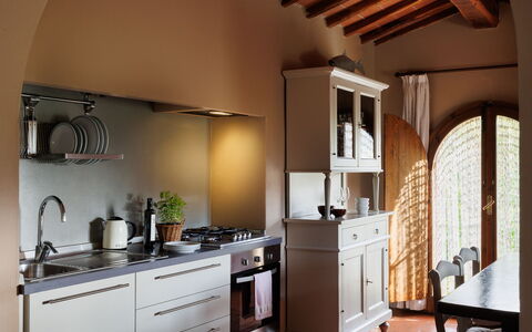 Tuscan Hamlet Relais Piettorri: Meubles, Cuisine, Appareil De Cuisine, Design Intérieur, Cabinetry, Bois, Sol, Comptoir, Principaux Appliance, Électroménager