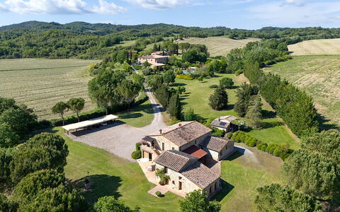 Tuscan Hamlet Relais Piettorri: Herbe, Plaine, Prairie, Paysage, Maison, Biens, Domicile, Lot Terre, Zone Rurale