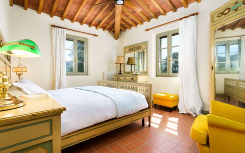 Villa Monte, Bolgheri: Lit, Design Intérieur, Chambre, Mur, Meubles, Plafond, Sol, Literie, Domicile, Sol