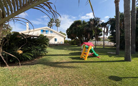Villa le Palme, Marina di Ragusa: Ombre, Pelouse, Jardin, Biens, Aménagement Paysager, Recours, Hacienda, Cour