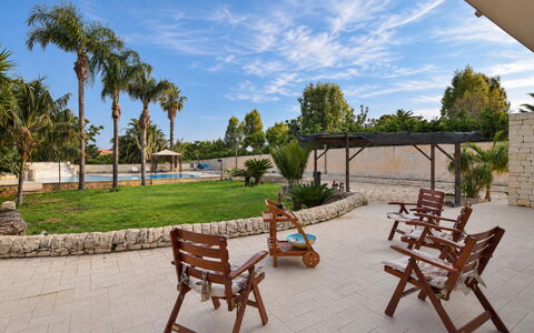 Villa le Palme, Marina di Ragusa: Arbre, Recours, Ombre, Mobilier De Jardin, Aménagement Paysager, Piscine, Eco Hôtel, Hacienda, Parapluie
