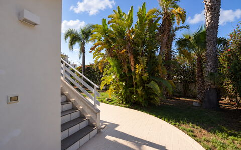 Villa le Palme, Marina di Ragusa: Suppression Des Plantes Ligneuses, Ombre, Eco Hôtel, Aménagement Paysager, Balcon, Tropiques, Hacienda, Recours