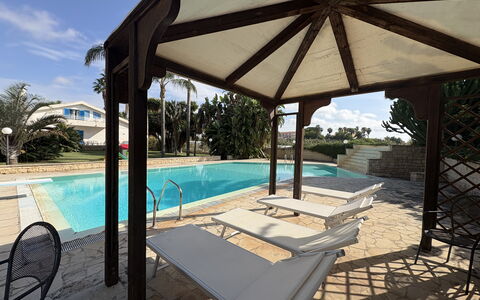 Villa le Palme, Marina di Ragusa: Piscine, Recours, Ombre, Belvédère, Composite, Structure En Plein Air, Eco Hôtel, Loisir, Pavillon, Mobilier De Jardin