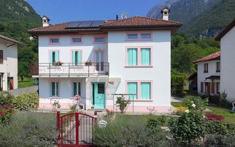 Casa Mis: Maison, Domicile, Zone Résidentielle, Porte, Établissements Humains, Chalet, Chaîne De Montagnes, Balcon, Biens, Vallée