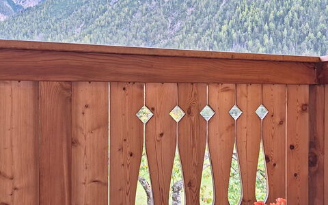 Villa Maria: Bleu, Bois, Meubles, Domicile, Mobilier De Jardin, Chaise, Ombre, Balcon, Tache De Bois, Eco Hôtel