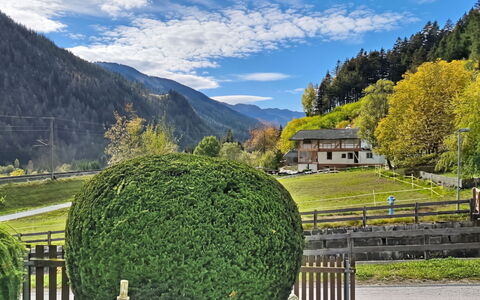 Villa Maria: Bleu, Bois, Meubles, Domicile, Mobilier De Jardin, Chaise, Ombre, Balcon, Tache De Bois, Eco Hôtel