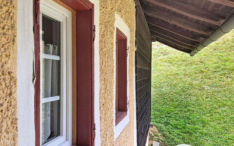 Villa Maria: Bleu, Bois, Meubles, Domicile, Mobilier De Jardin, Chaise, Ombre, Balcon, Tache De Bois, Eco Hôtel