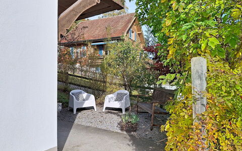 Chalet Schwizerhüsli: Bleu, Bois, Meubles, Domicile, Mobilier De Jardin, Chaise, Ombre, Balcon, Tache De Bois, Eco Hôtel