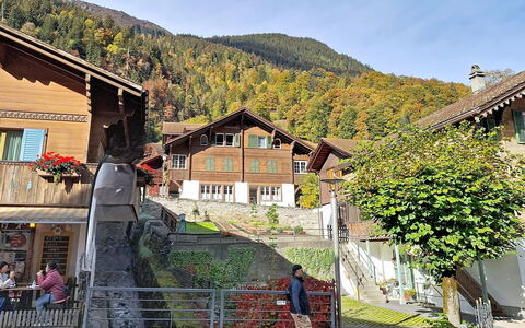Chalet Schwizerhüsli: Bleu, Bois, Meubles, Domicile, Mobilier De Jardin, Chaise, Ombre, Balcon, Tache De Bois, Eco Hôtel