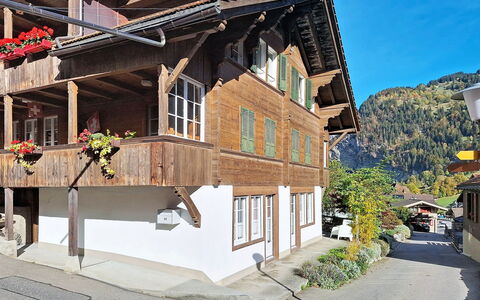 Chalet Schwizerhüsli: Bleu, Bois, Meubles, Domicile, Mobilier De Jardin, Chaise, Ombre, Balcon, Tache De Bois, Eco Hôtel