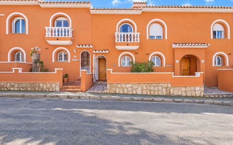 Pueblo de la Paz: Bleu, Bois, Meubles, Domicile, Mobilier De Jardin, Chaise, Ombre, Balcon, Tache De Bois, Eco Hôtel