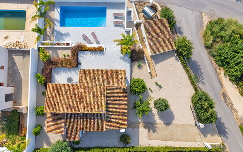 Mariposa: Bleu, Bois, Meubles, Domicile, Mobilier De Jardin, Chaise, Ombre, Balcon, Tache De Bois, Eco Hôtel