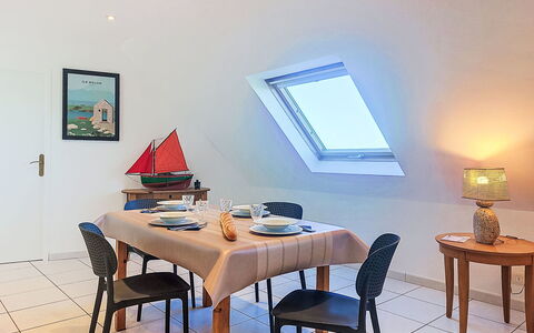 Capucine: Bleu, Bois, Meubles, Domicile, Mobilier De Jardin, Chaise, Ombre, Balcon, Tache De Bois, Eco Hôtel