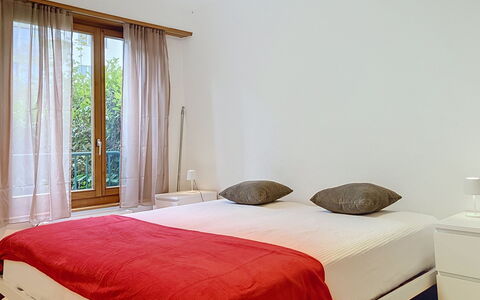 Résidence la Vigne: Lit, Meubles, Literie, Chambre, Design Intérieur, Sol, Drap De Lit, Mur, Sol, Bois