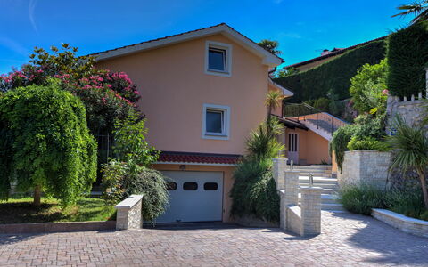 Lovran 135: Maison, Zone Résidentielle, Domicile, Arbuste, Toit, Allée, Jardin, Chalet, Biens
