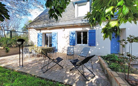 Les Rosiers-Charges et Linge Inclus: Mobilier De Jardin, Porte, Meubles, Chaise, Ombre, Chalet, Jardin, Cour, Tableau De Plein Air, Arrière-Cour