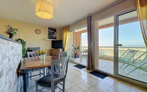 Le Padioleau: Meubles, Sol, Chaise, Mer, Océan, Dur, Ombre, Table Cuisine Et Salle A Manger, Tache De Bois, Balcon