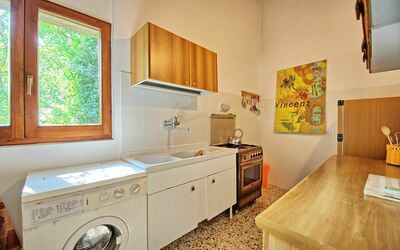 Montescalari 4: Propriété, Pièce, Cuisine, Meubles, Cabinetry, Maison, Bâtiment, Immobilier, Jaune, Design Intérieur