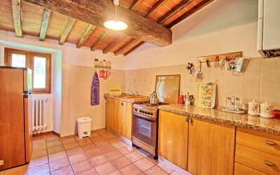 Montescalari 3: Propriété, Pièce, Bâtiment, Cuisine, Meubles, Maison, Comptoir, Plafond, Immobilier, Design Intérieur