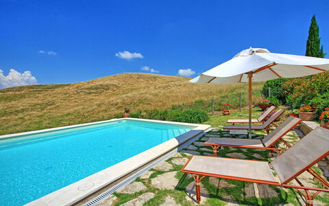 Castelmuzio: Propriété, Piscine, Maison, Immobilier, Vacances, Bâtiment, Villa, Recours, Loisir, Balancelle