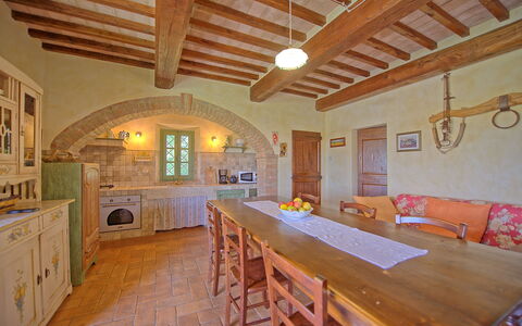Castelmuzio: Propriété, Pièce, Bâtiment, Plafond, Immobilier, Meubles, Maison, Faisceau, Design Intérieur, Domicile
