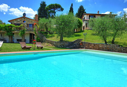 Villa Ulivi: Nuage, L'Eau, Plante, Ciel, Propriété, Bâtiment, Piscine, Bleu Azur, Bleu, Vert