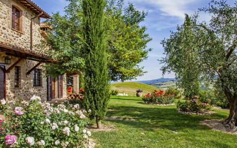 Orvieto 840: Propriété, Maison, Arbre, Chalet, Immobilier, Jardin, Bâtiment, Domicile, Herbe, Zone Rurale