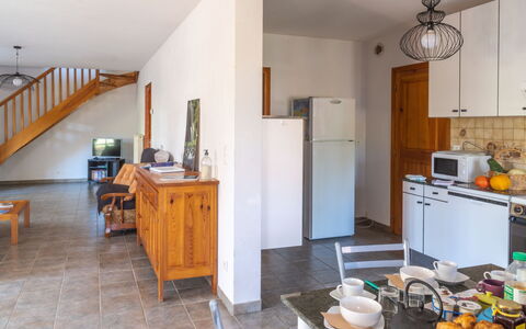 Ferme: Meubles, Propriété, Cabinetry, Comptoir, Éclairage, Cuisine, Bois, Design Intérieur, Électroménager, Sol