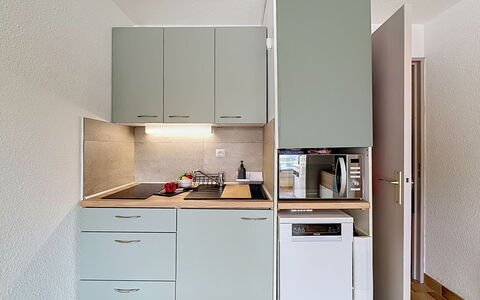 La Lagune: Cuisine, Appareil De Cuisine, Principaux Appliance, Comptoir, Cabinetry, Design Intérieur, Bois, Meubles, Sol, Evier